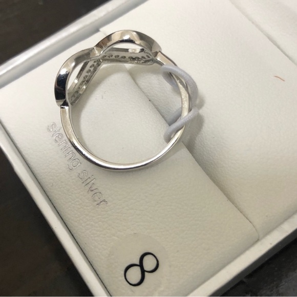 Silver Cubic Zirconia Infinity Ring Women’s ring Size 8 New NIB - Picture 4 of 7
